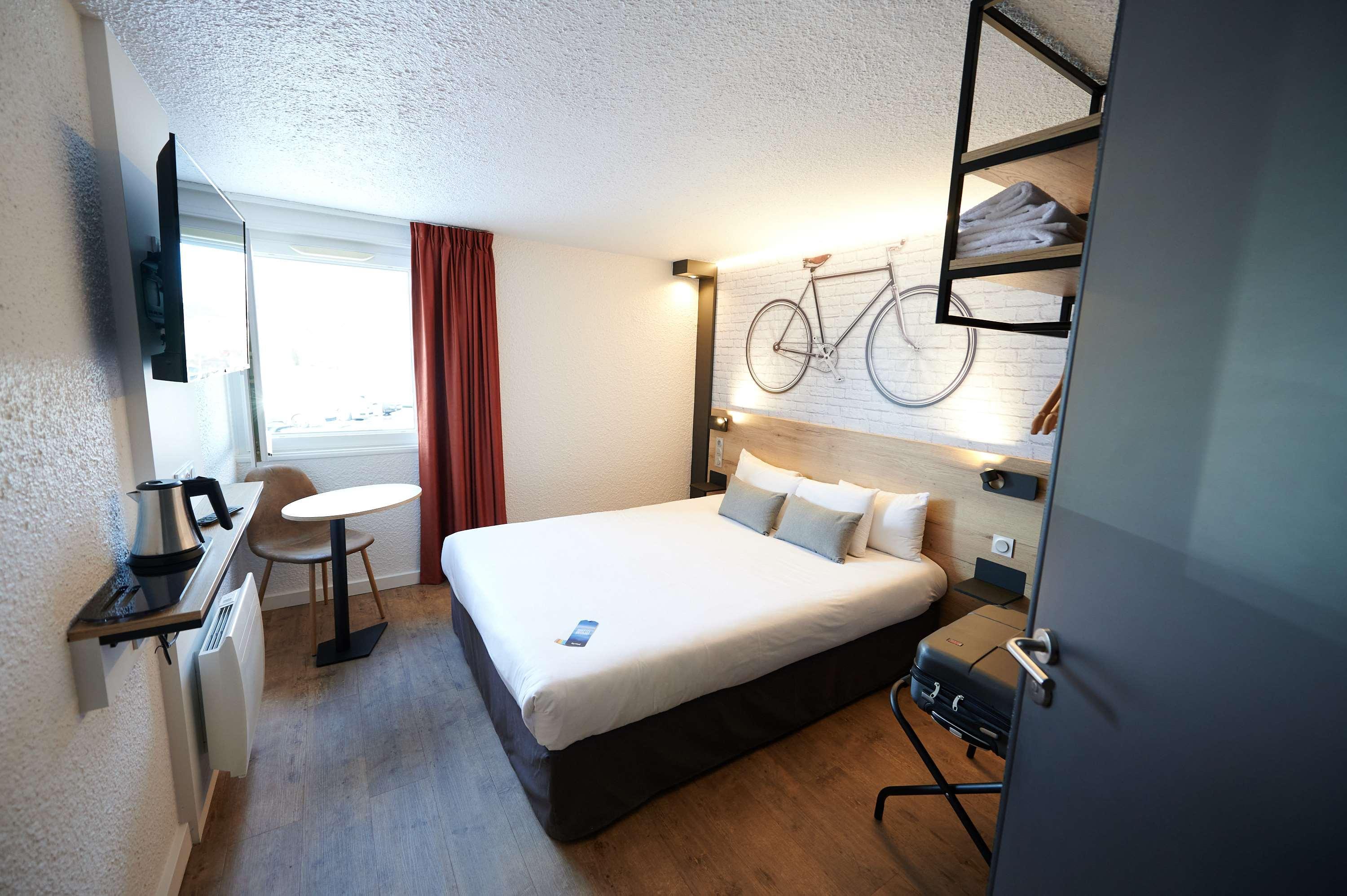 Kyriad Hotel Laval Laval  Exterior photo